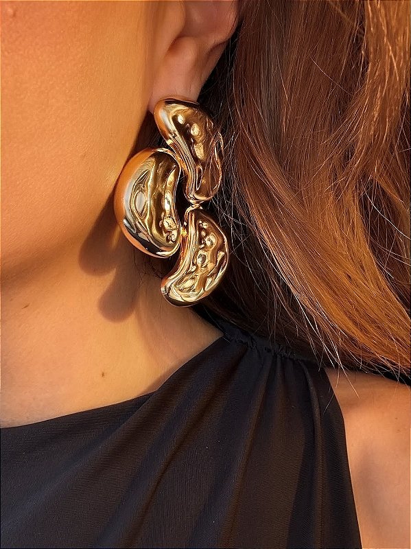 Brinco Escultural Dourado