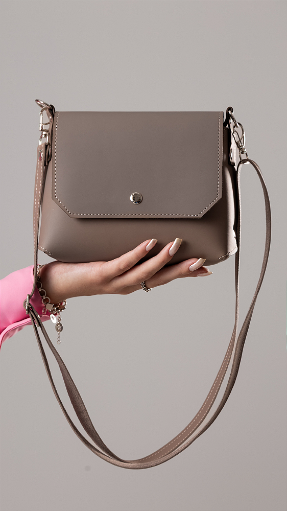 Bolsa Claudia Cor Fendi- Tamanho P