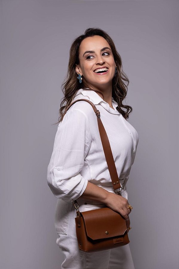 Bolsa Claudia Cor Caramelo - Tamanho P - Ferragem em Ouro Velho