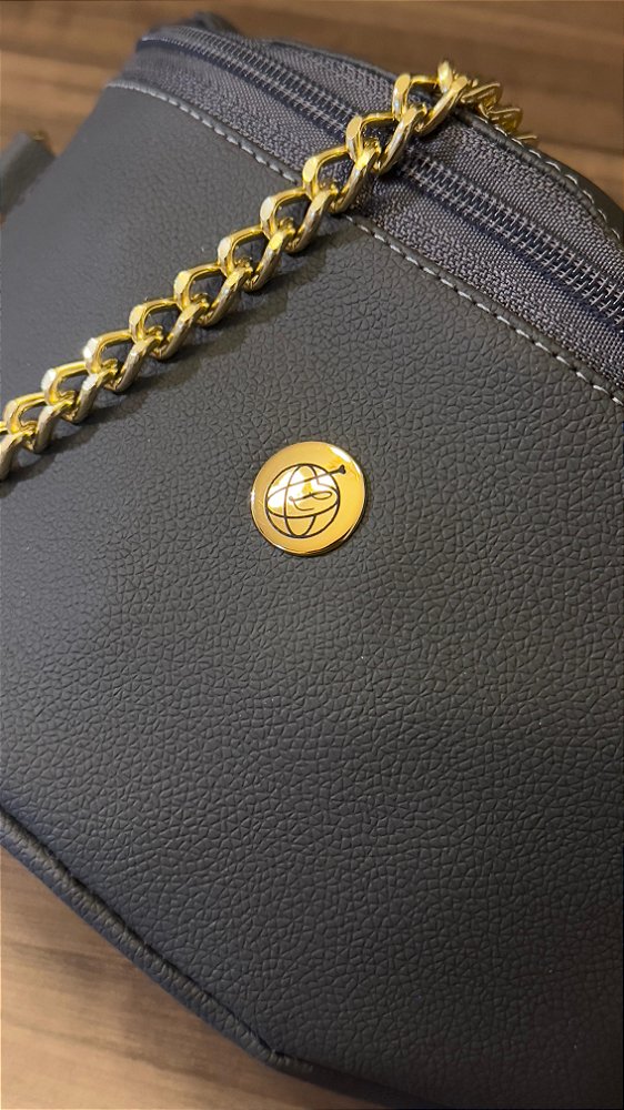 Pochete com Ferragem em dourado