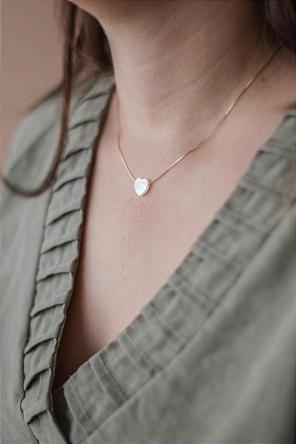 Colar coração de madrepérola