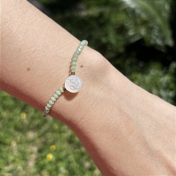 Pulseira silicone cristais verde claros e São Bento de madrepérola