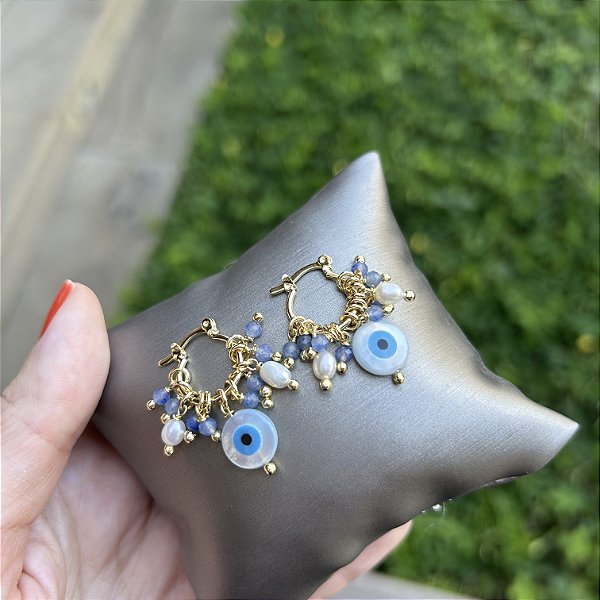 Brinco argolinha com Cianita, pérolas e olho grego médio