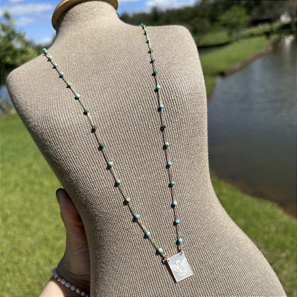 Colar longo Turquesas com medalha Espírito Santo de madrepérola
