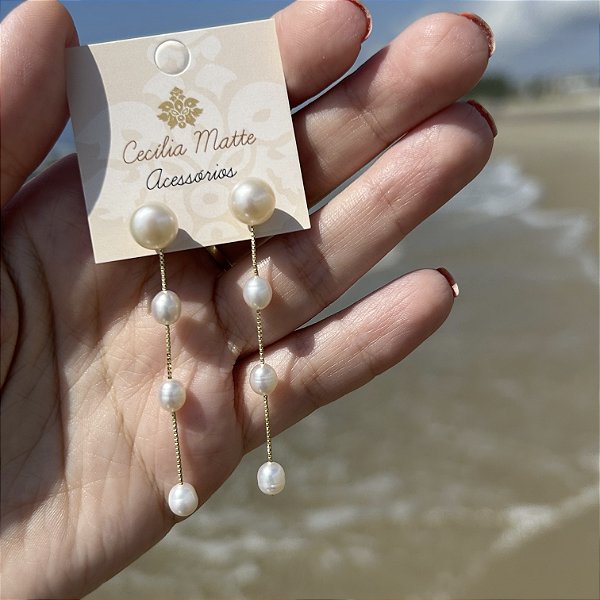 Brinco fio de pérolas arroz com base destacável