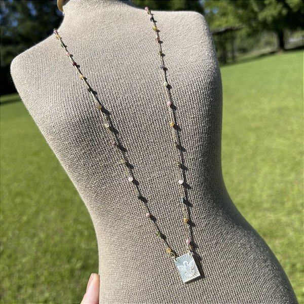 Colar longo Turmalinas coloridas com medalha Espírito Santo