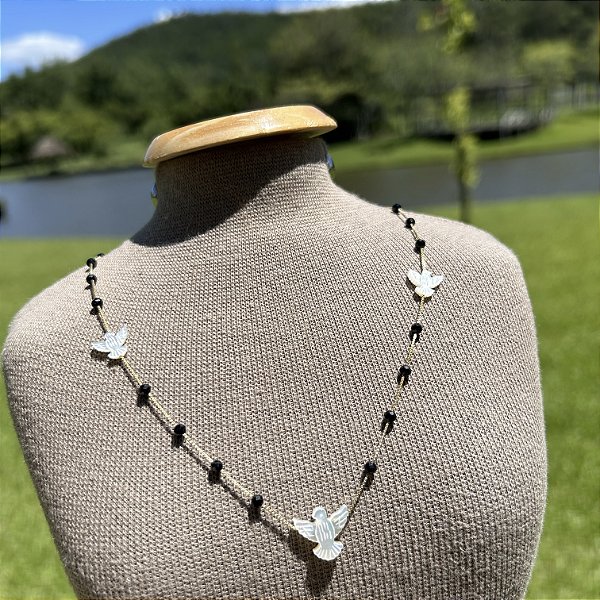 Colar Espinélios com espírito Santos de madrepérola