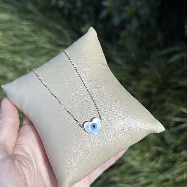 Colar coração de olhinho grego em madrepérola