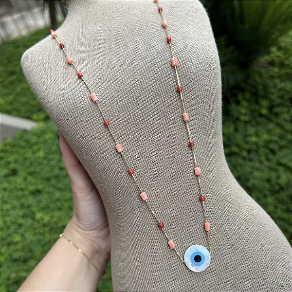 Colar longo coral laranja e vermelho com olho grego GG