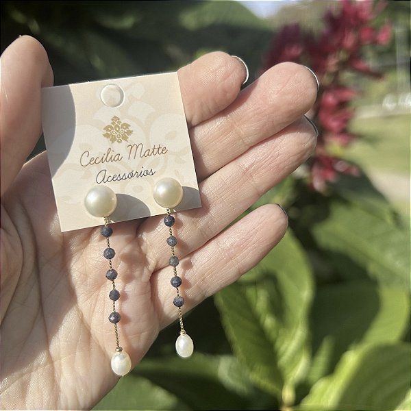 Brinco base de pérolas destacável com fio Safiras