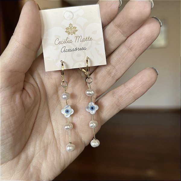 Brinco banho ouro pérolas e trevinho olho grego