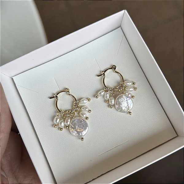 Brinco banho ouro argola com pérolas