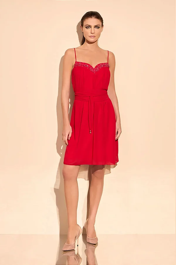 Vestido curto  Vermelho Faixa Decote Bordado Pedra Thamara Capelão