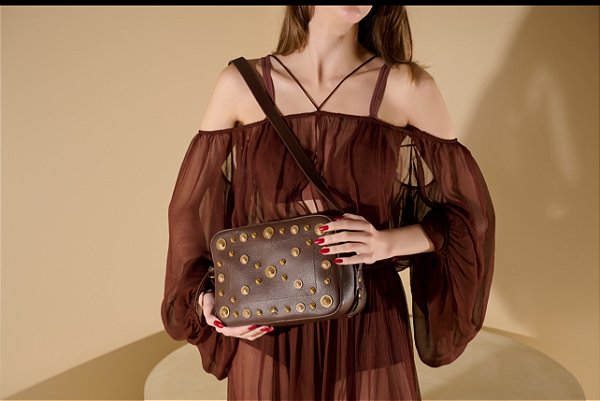 Bolsa Pequena em Couro com Aplicações Metálicas Luiza Barcelos