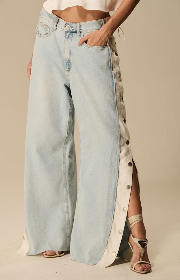 Calça Jeans Listras Laterais Com Abotoamento Caos Moda