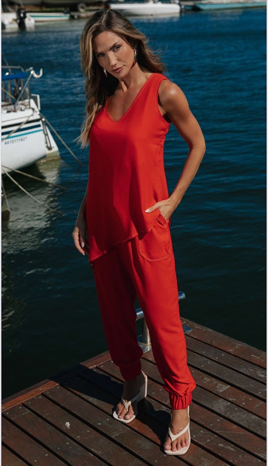 Conjunto Feminino Vermelho – Blusa Assimétrica + Calça Jogger