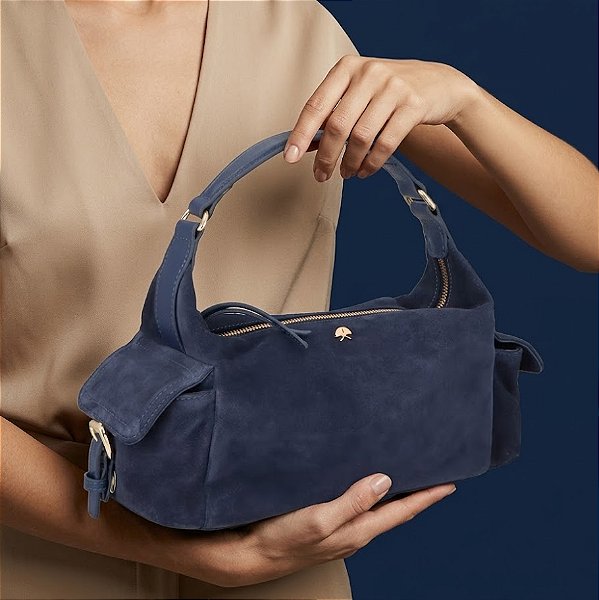 Bolsa Média Utilitária em Camurça com Bolso Lateral Luiza Barcelos