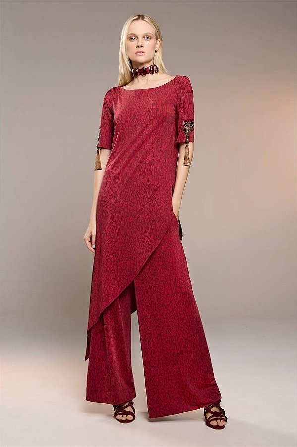 Conjunto Malha Estampa Onça com Pingente Vermelho Thamara Capelão