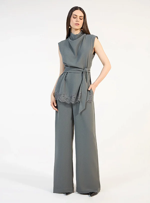 Conjunto Blusa com Renda e Calça Pantalona