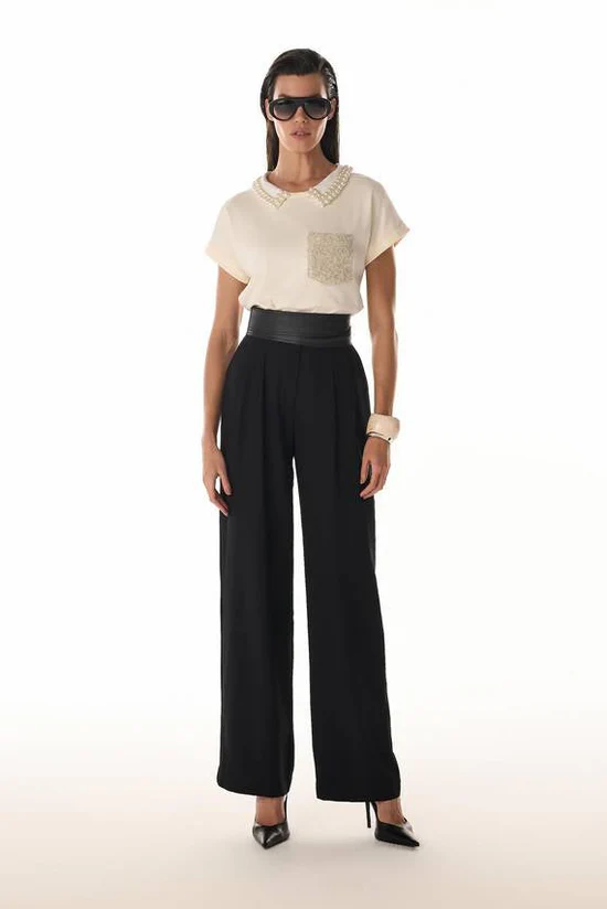 Blusa Feminina Estilizada com Pérolas Fleche D'Or