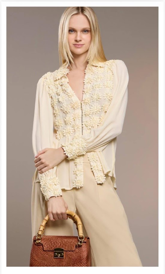 Blusa Chiffon Aplicações de Flores Thamara Capelão