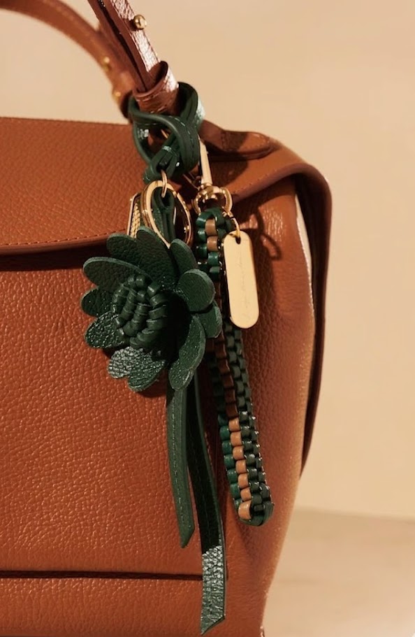 Chaveiro em Couro Floral Luiza Barcelos