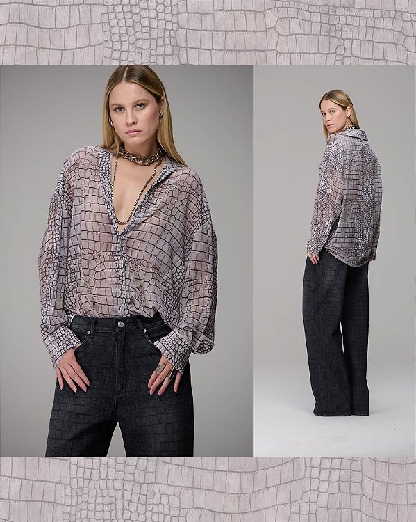 Camisa Over Maxi de Chiffon Estampa Alligator Caos Moda