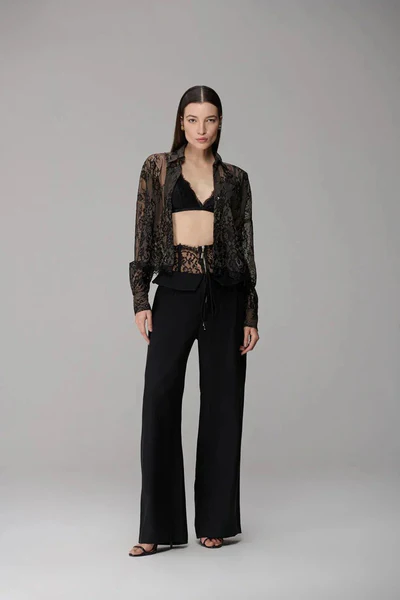 Calça Reta com Cós Alto e Renda Caos Moda