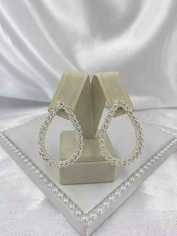 Brinco Gota Riscada Banhada a Prata