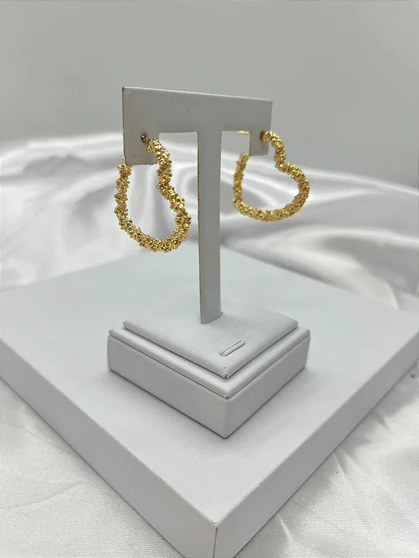 Brinco Folheado Meia Argola Coração