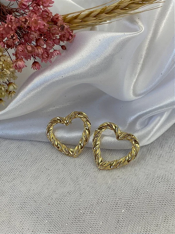 Brinco Folheado Coração Vazado
