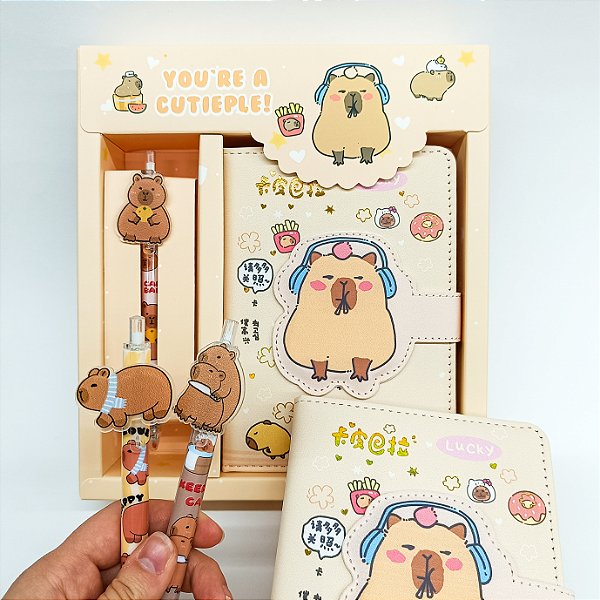 Caderno A5 com Caneta Gel 0.7mm Capivarinhas