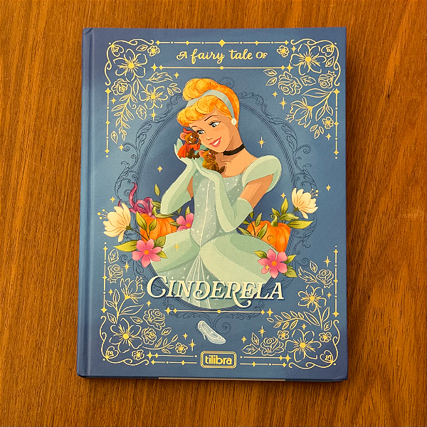 Caderno Brochura Colegial Princesas com Folhas Ilustradas - Cinderela
