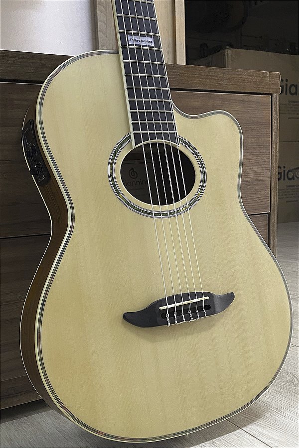 Violão Nylon Flat Giannini Elétrico Natural Satin GNF-3 Com Detalhe