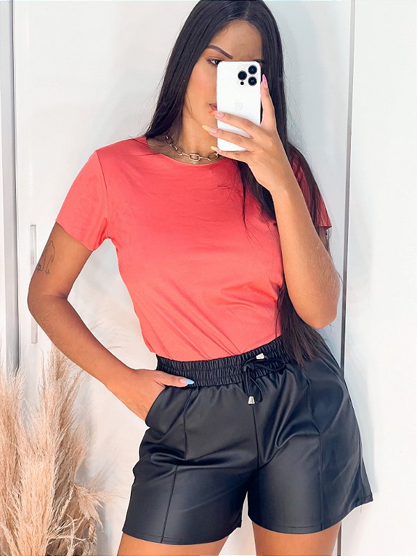 Shorts Couro Fake