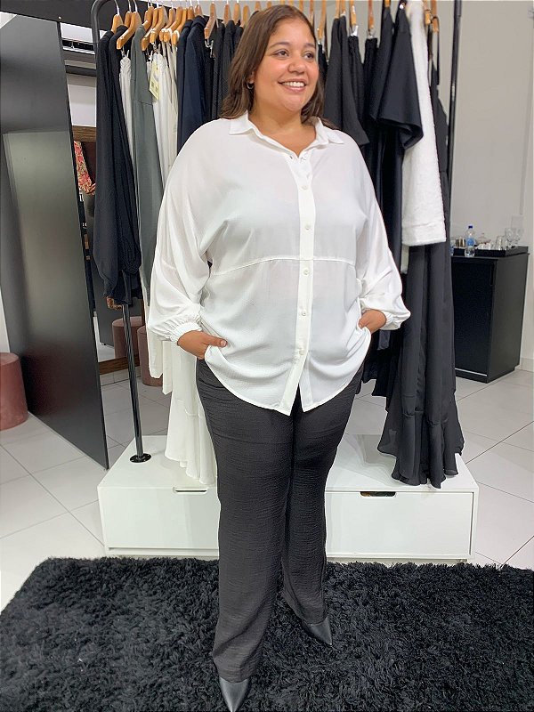 CAMISA  MANGA CAIDA COM PUNHO  OFF WHITE PLUS SIZE