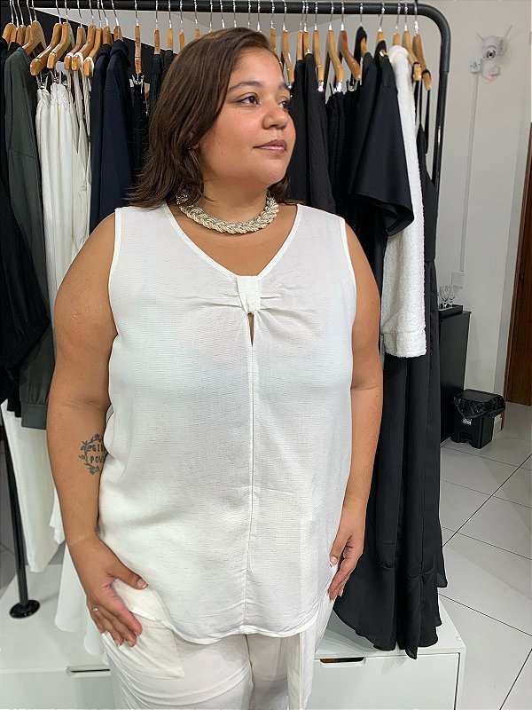 Regata Decote Com Pregas Plus Size