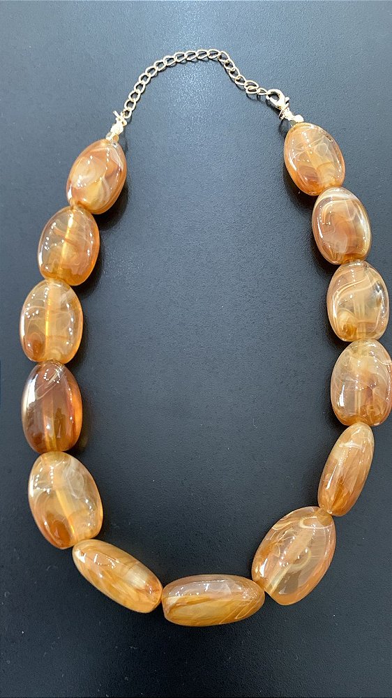 Colar com Resina Marrom