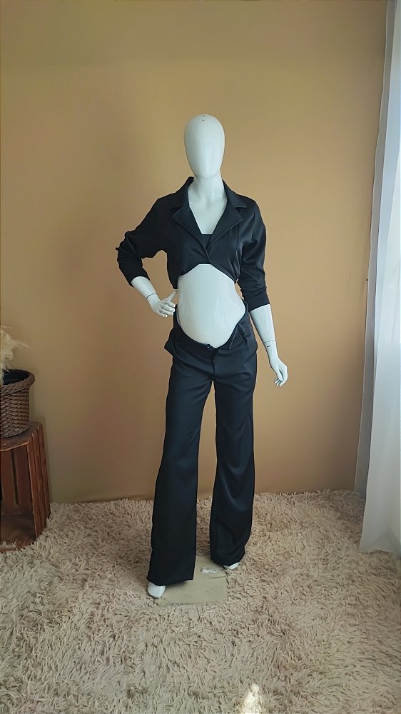 CONJUNTO ESTÚDIO BLAZER, TOP DE ALÇA E CALÇA