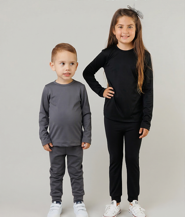 KIT DE 2 CONJUNTOS TÉRMICOS E PELUCIADOS COM BLUSA DE MANGA COMPRIDA E CALÇA INFANTIL UNISSEX 1 AO 14 - PRETO E CHUMBO