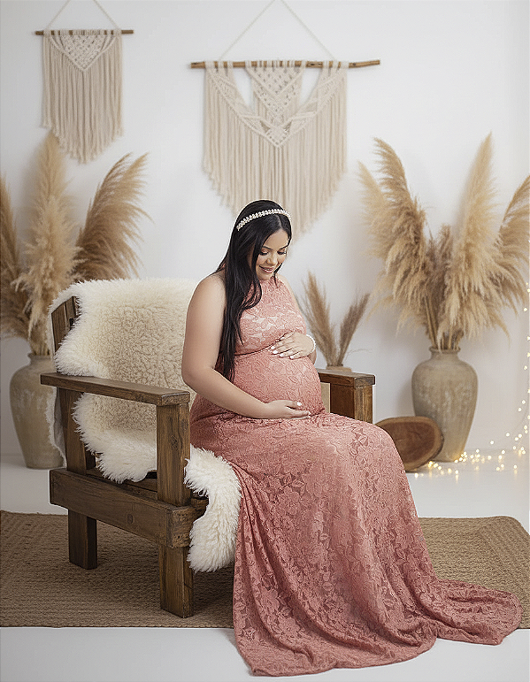 Vestido para ensaio de gestante gola alta em renda charme