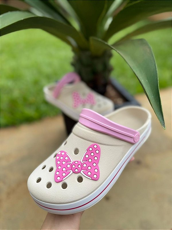 Babuche Feminino Bege com Laço Rosa – Conforto e Estilo