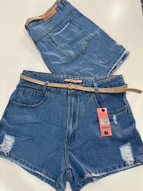 Shorts Jeans Plus Size com Cinto e Detalhes Destroyed Lavagem Clara