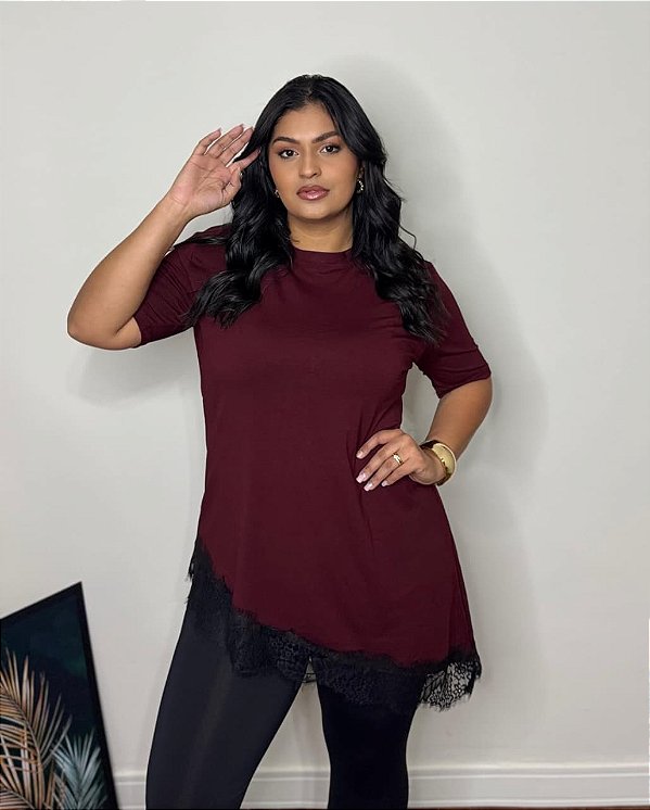 Blusa Feminina Plus Size Assimétrica com Renda