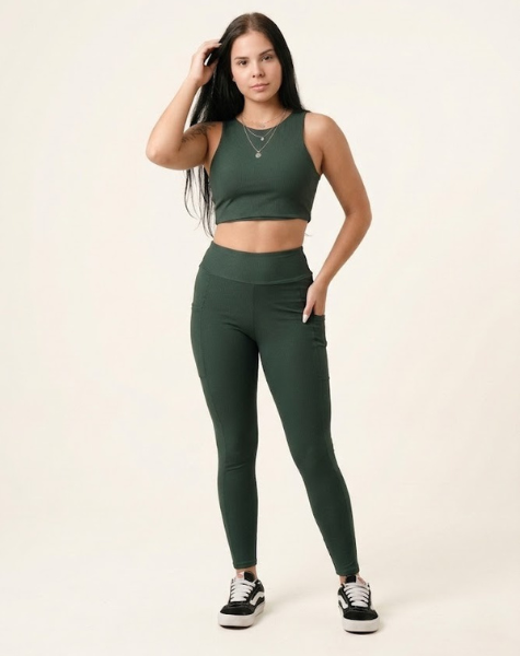 Conjunto Flow Core Verde Militar