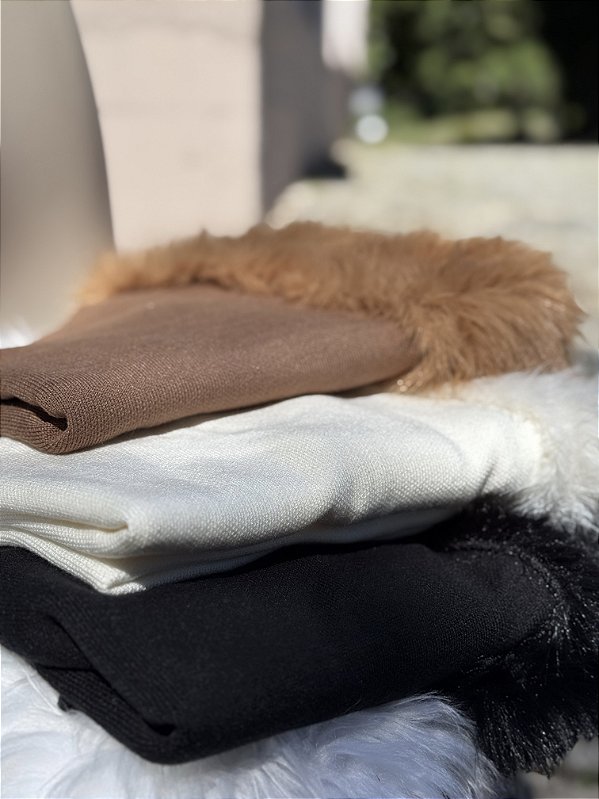 Poncho Capa com manga em Tricot com pelo fake