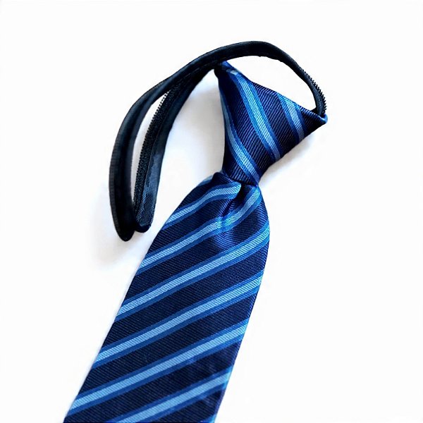 Gravata azul com listras diagonais