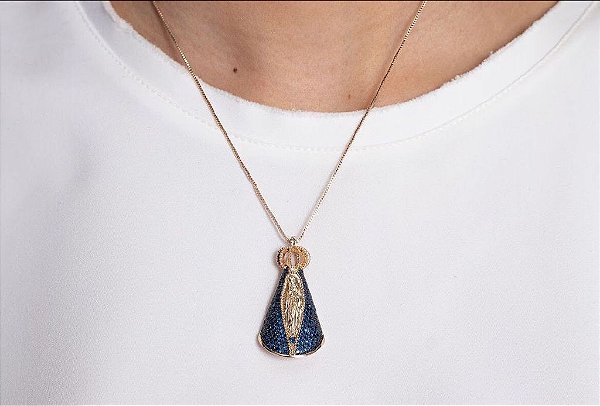 Colar Nossa Senhora Grande Cravejada  Microzirconias Azuis Semijoia -  Banhada a Ouro 18K