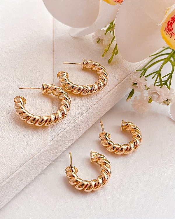 Brinco Argola Torcida Pequena/Media - Banhado a Ouro 18K - Semijoia