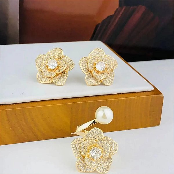 Conjunto Flor Cravejada - Zircônia - Anel com Pérola- Semijóia Banhada a Ouro 18K